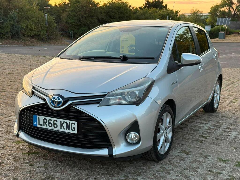 2016 Toyota Yaris Chrome grill